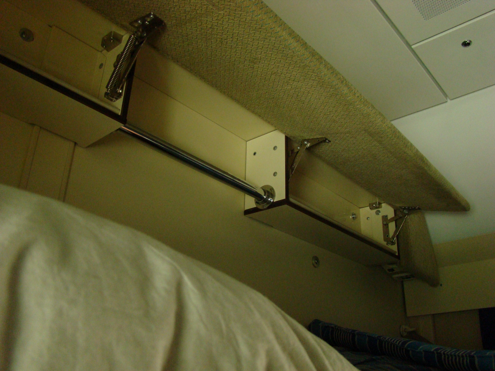Enclosed sleeper compartment detail, representative kupé layout